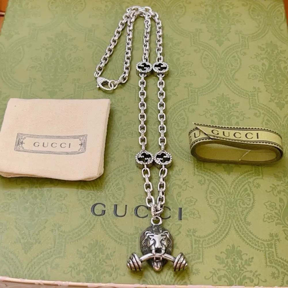 Gucci The latest Gucci necklace. The Gucci necklace chain is of a higher grade. The same