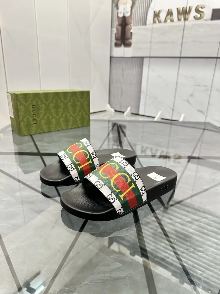 Gucci slippers