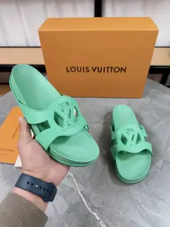 Louis Vuitton slippers Adjustable belt buckle design Full of beach style Original mold LV