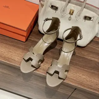 Epson Palm Print Series will continue the classics 2023 Hermès wedge sandals with new colors