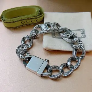 The latest classic Gucci bracelet. Exquisite. Both the style and the texture are absolutely