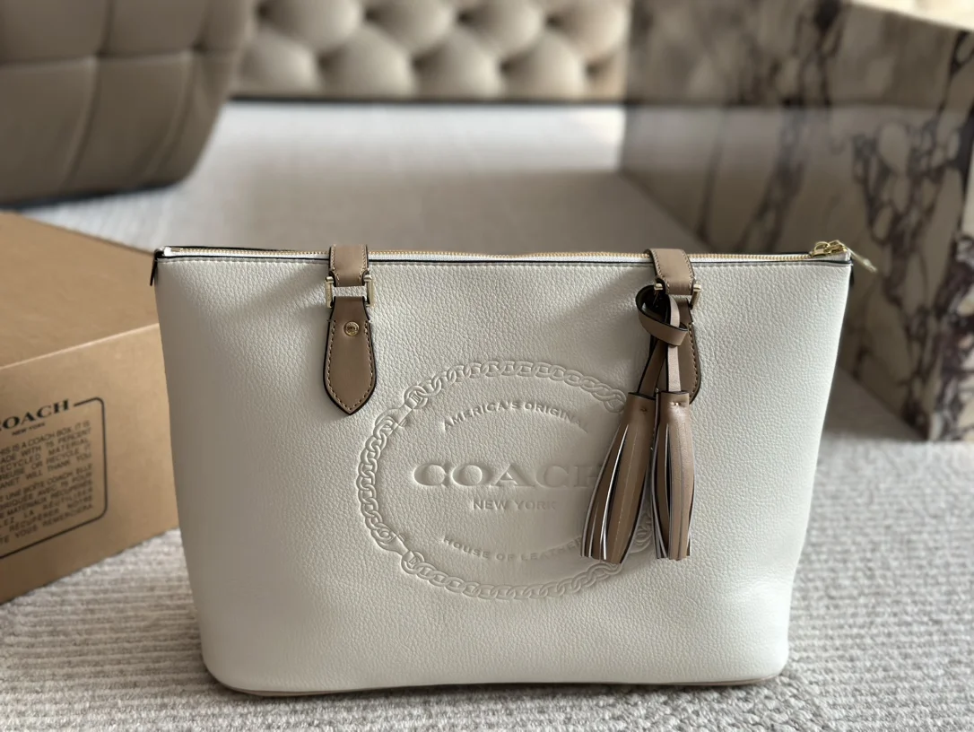 COACH Tote