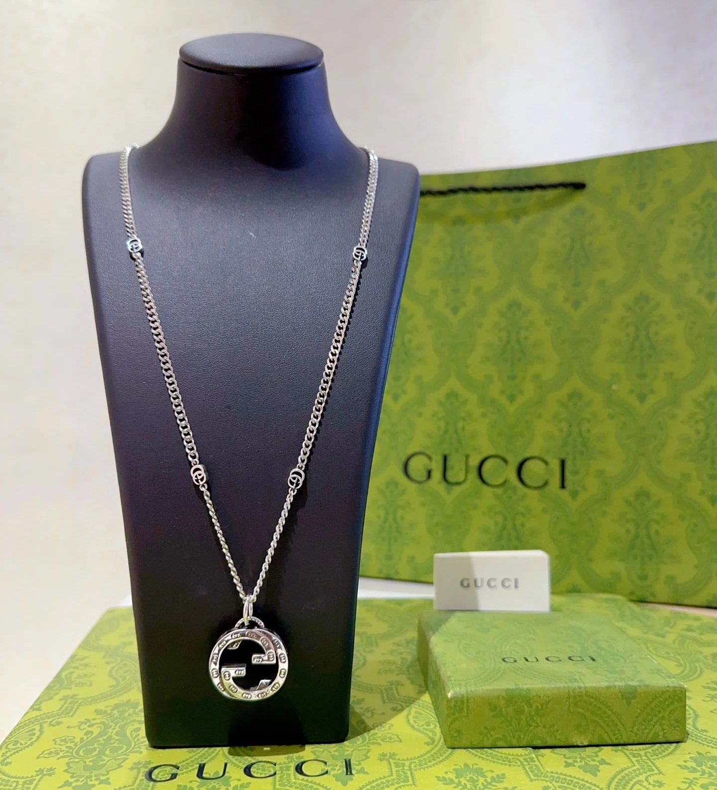 Gucci GucciThe latest necklace chain