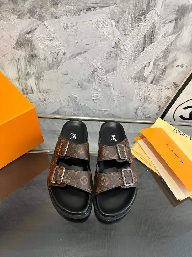 Louis Vuitton latest men’s LV slippers