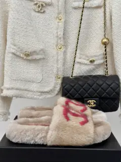 Chanel classic four seasons double C furry slippers