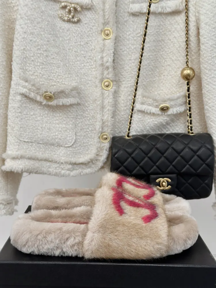 Chanel classic four seasons double C furry slippers