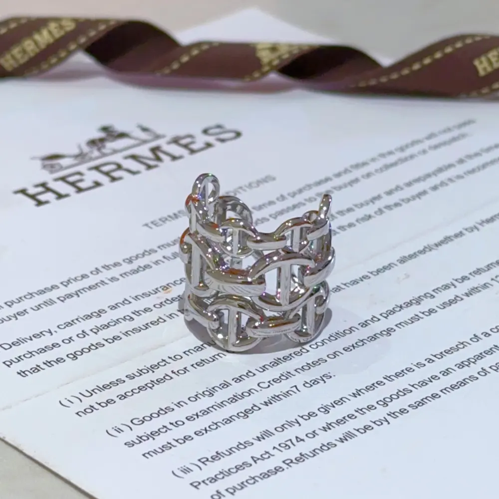 Hermès rings can be worn by both men and women. Classic Hermès rings are high-end and