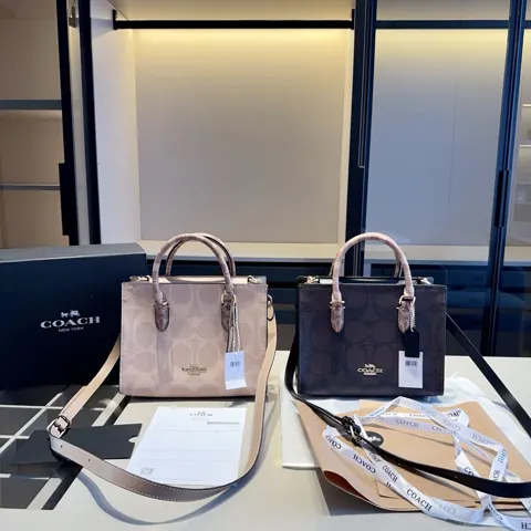 COACH Tote