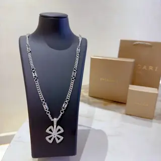 Bvlgari DIVAS’ DREAM series is in perfect condition and has invincible details. The unique