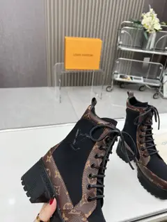 Louis Vuitton new catwalk high-end custom Martin boots