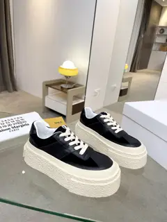 Maison Margiela thick-soled casual sports shoes are based on the classic sneakers and
