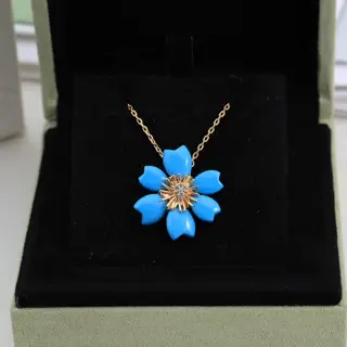 Van Cleef & Arpels Christmas Flower Necklace