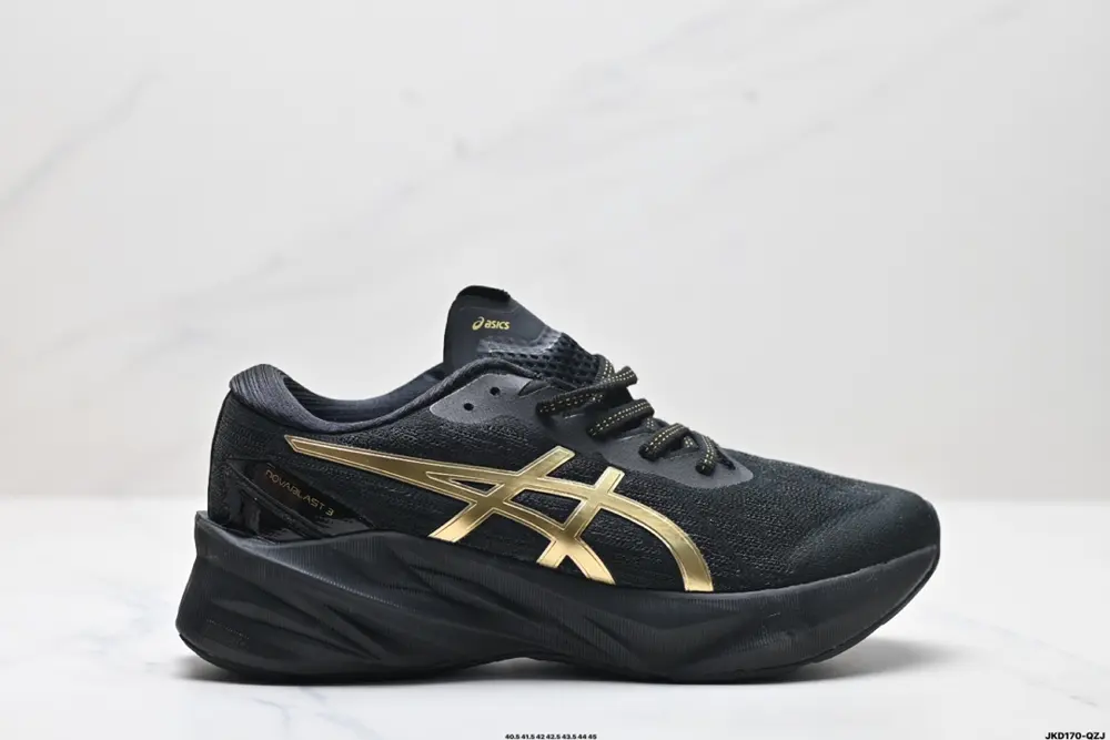 ASICS Novablast 3 Lightweight and comfortable Fabric shock absorption 1011B458-100