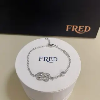 FRED 8-shaped clasp bracelet