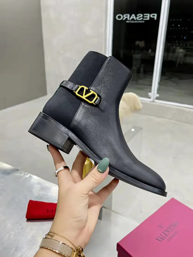 Valentino. Valentino large V buckle autumn and winter fashion women’s boots: comfortable