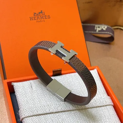 Hermes The latest leather bracelet