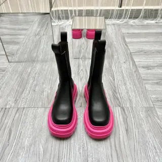BOTTEGA VENETA colorful wave tire sole. Mid-tube Chelsea boots