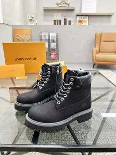 Louis Vuitton high-top boots and casual sports shoes series are coming to the counter at