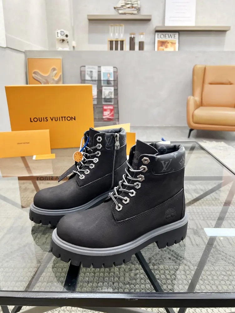 Louis Vuitton high-top boots and casual sports shoes series are coming to the counter at