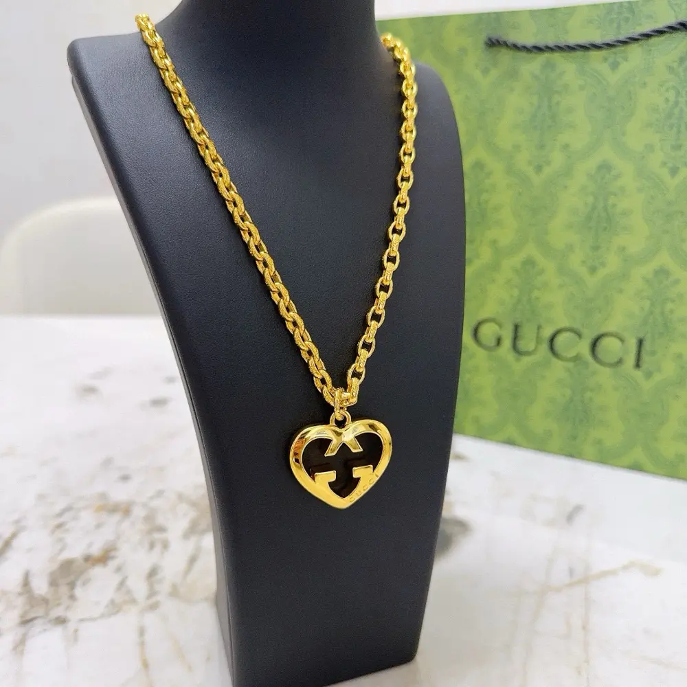 GucciThe latest Gucci necklace has a higher grade chain and is the same as the celebrity