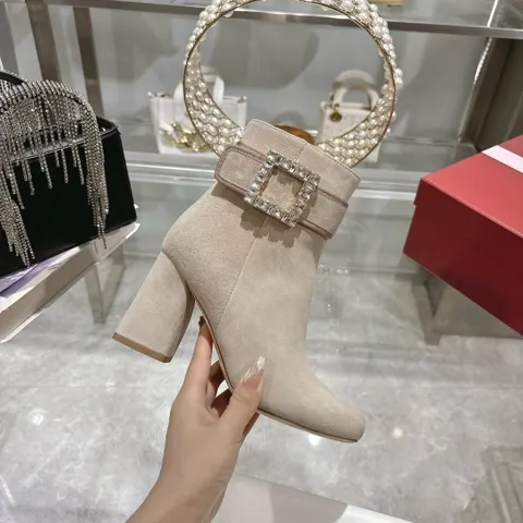 Roger Vivier’s new high-heeled bare boots are here. They are really here. The RV classic