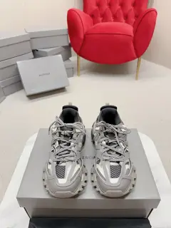 Balenciaga track series 3.0 three-generation sports dad shoes are super fashionable ~ the