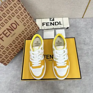 Fendi Retro Contrast Color Sneakers Fend* Match compact design sneakers with retro label on