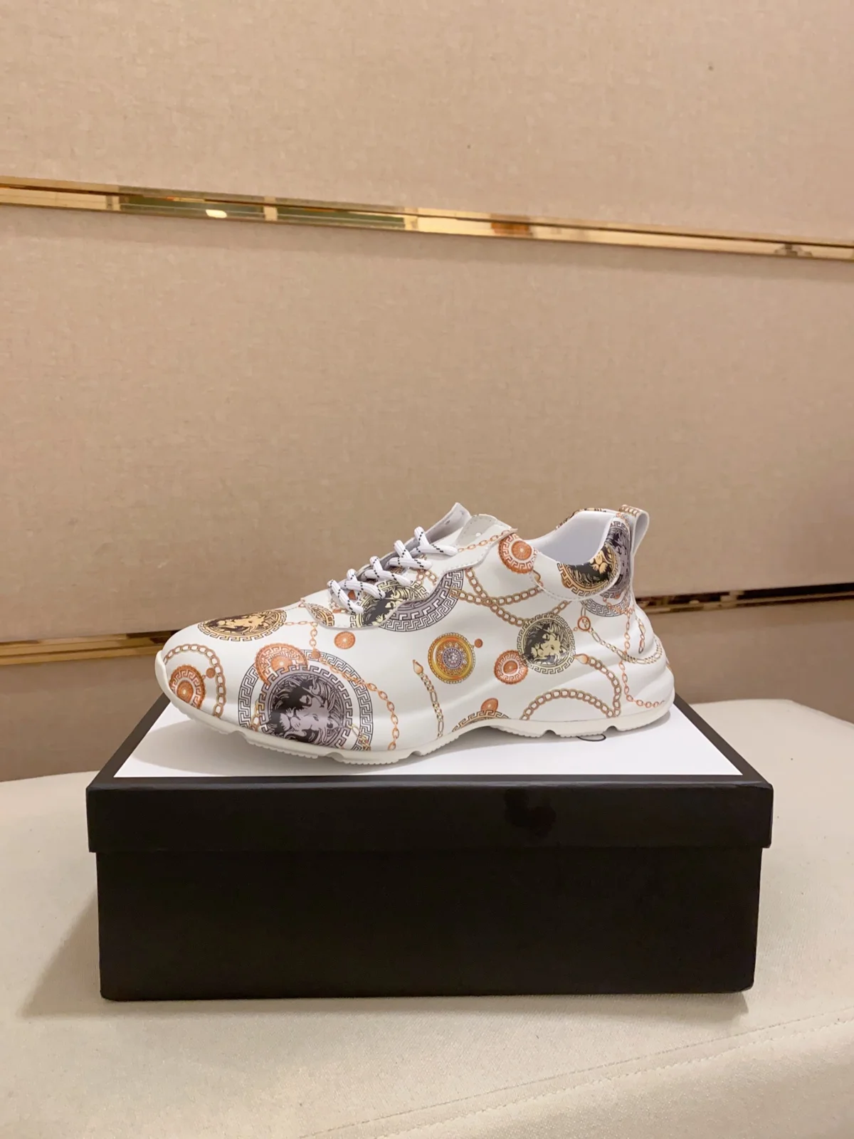 Gucci casual and fashionable men’s shoes