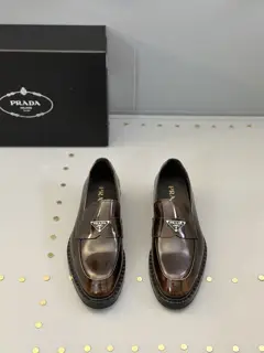 Prada men’s business casual leather shoes. leather outsole series. The upper