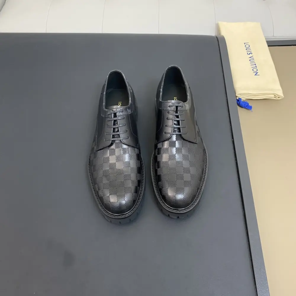 Louis Vuitton Men’s Formal Leather Shoes Series This lace-up shoe