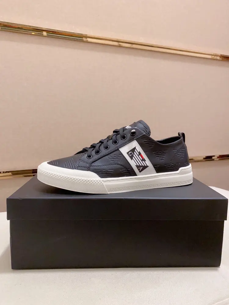 Armani new models are on sale at the same time in the counters