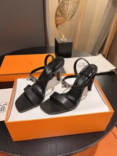 Continue the classic Hermes Classic H High Heel Sandal Series——————————Fashionable