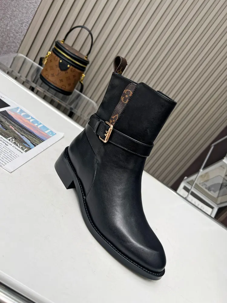 Louis Vuitton leather outsole with rubber embedded in it for wear resistance and comfort