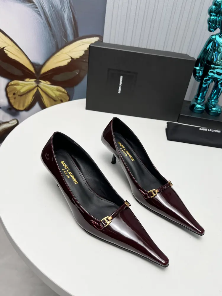 Saint Laurent 24ss is a super popular sandal. The single shoe counters are updated