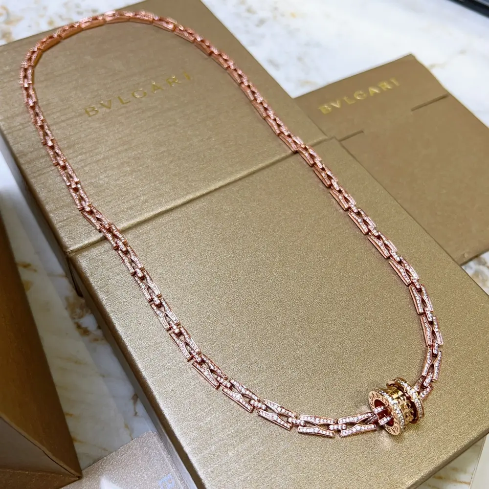 Bvlgari DIVAS’ DREAM series is in perfect condition and has invincible details. The unique