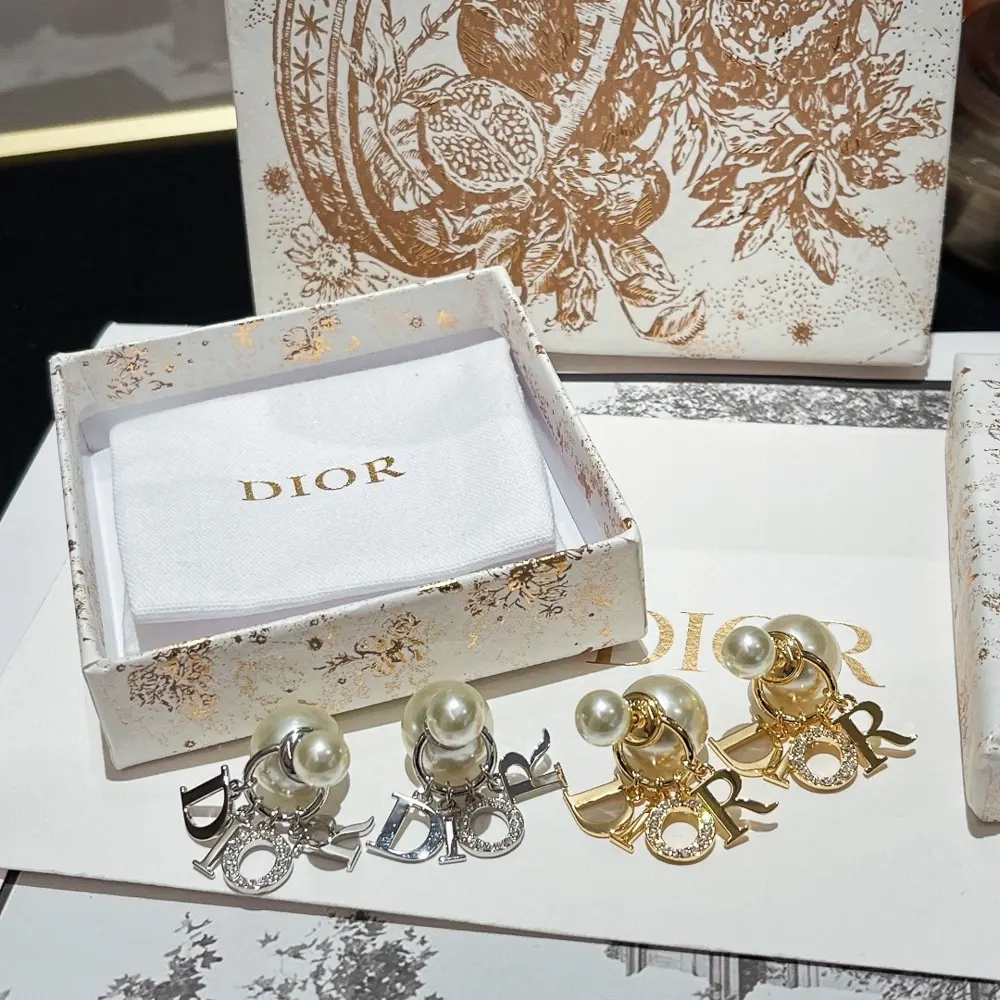 Dior Hot 2024 Home Letter-shaped beads earrings Same material Hot selection Super hot