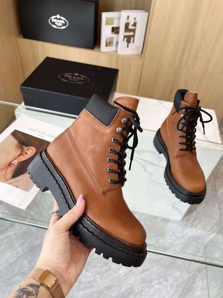 PRADA New Prada 2024 Fall/Winter catwalk boots. Original Taikoo Hui purchase