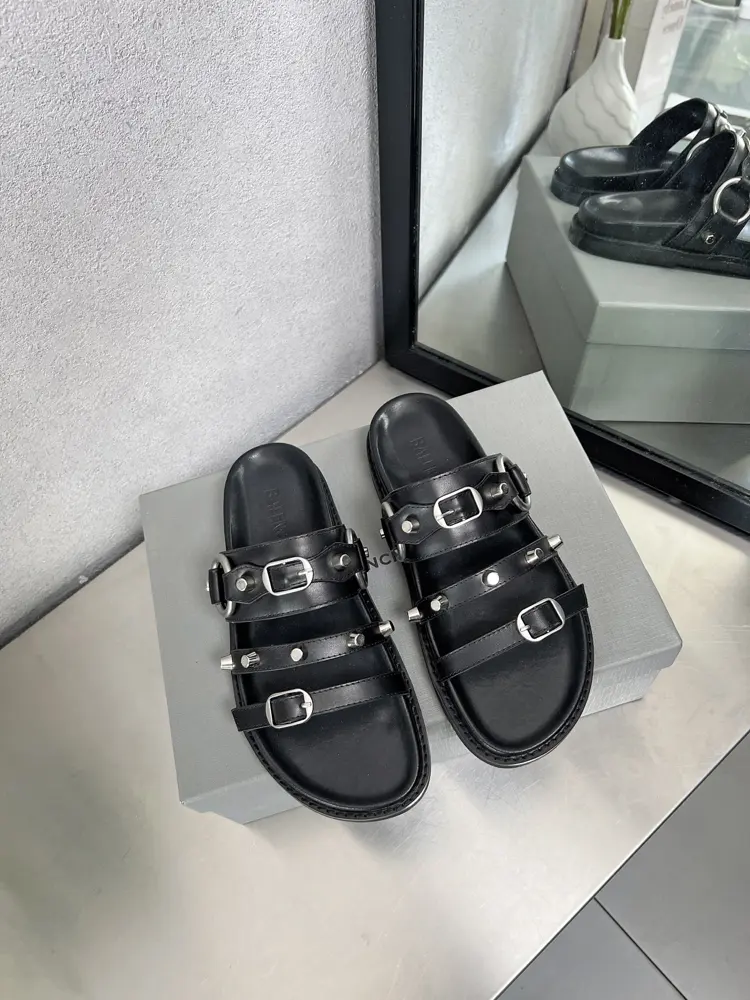 Balenciaga 25ss Balenciaga latest series personalized rivet thick-soled platform slippers