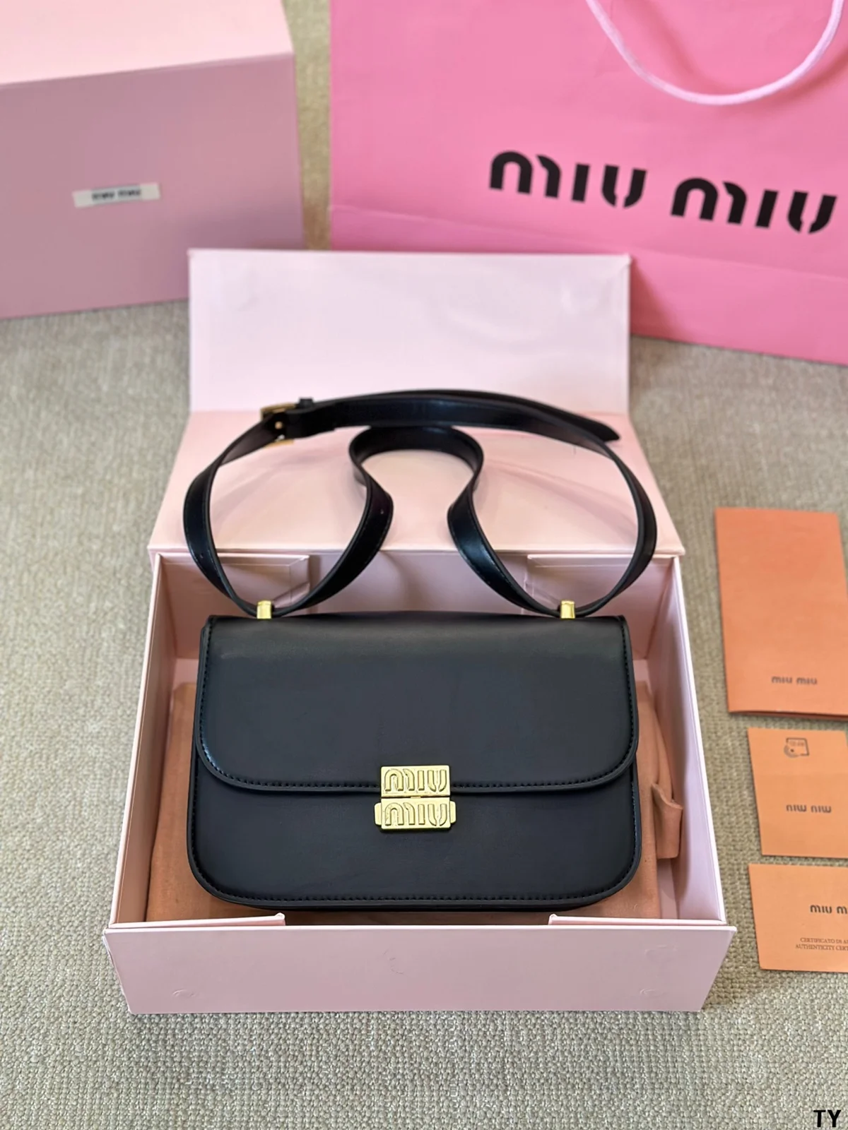 MiuMiu Hobo