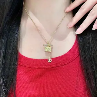 Louis Vuitton classic floral design double flower necklace