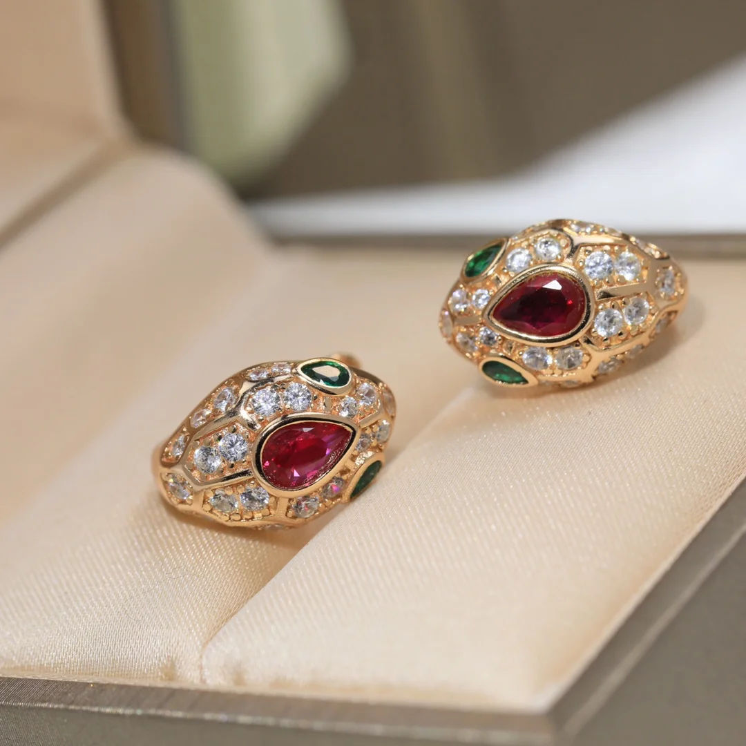 Bvlgari SERPENTI Snake Series Earrings Inlaid with emeralds and decorated with pavé