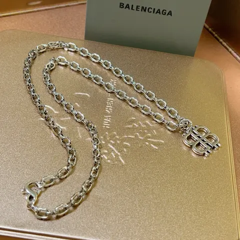 Balenciaga new necklace The same as the counter