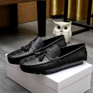 Versace Gommino is on the market. Original quality. 1:1 synchronization with the official