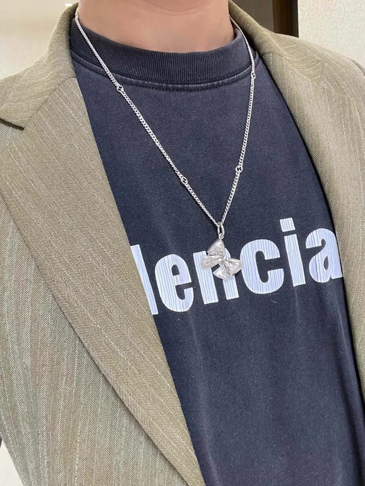 The latest Gucci necklace with a higher-end chain. The same style as the stars. Anger
