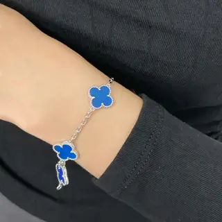 Van Cleef & Arpels High-end Blue Agate Five-flower Clover Bracelet