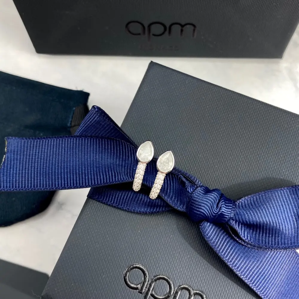 Apm monaco micro-painted pear-shaped small earrings for girls with a fashionable and simple