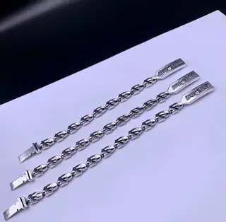 Chrome Hearts Rolling Stone tongue classic element personality bracelet is very cool and