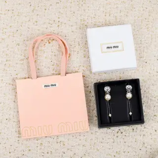 miumiu super beautiful pearl ear clips