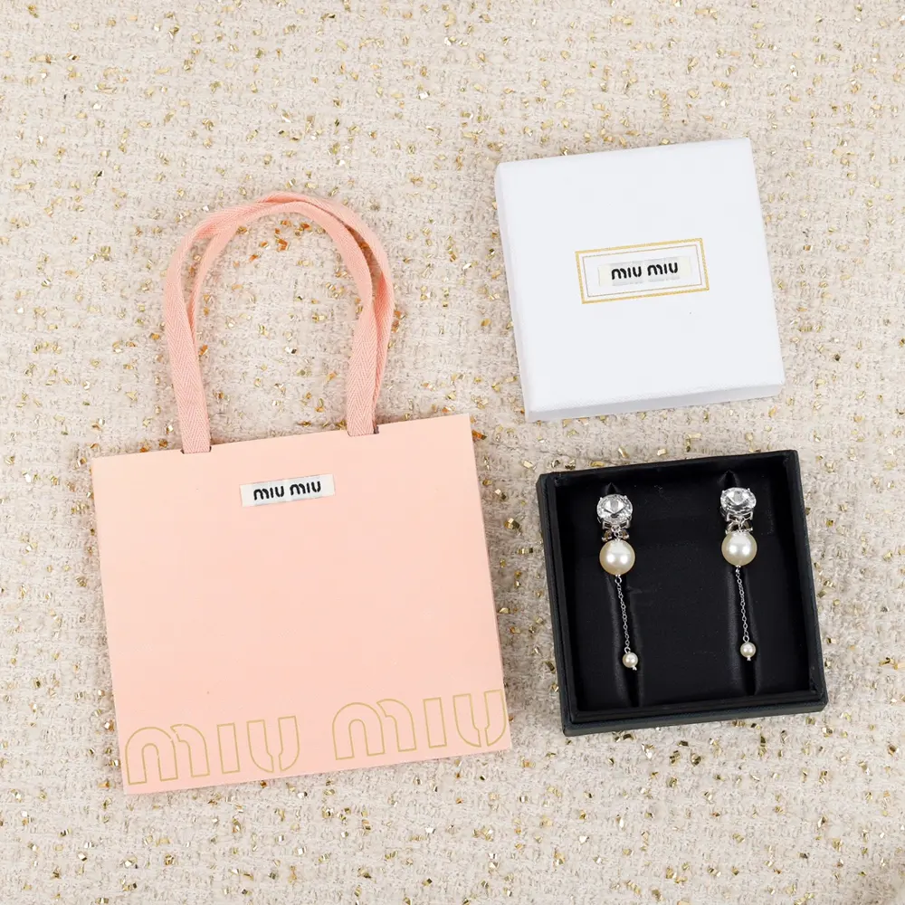 miumiu super beautiful pearl ear clips