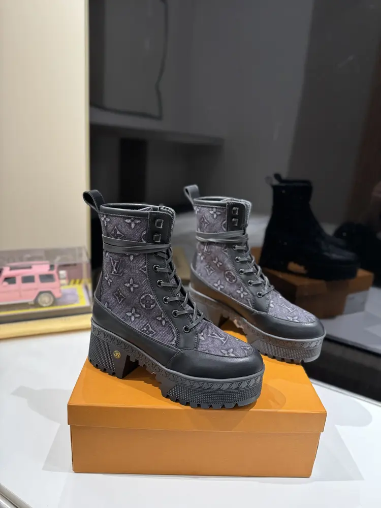 Louis Vuitton thick-soled shoes